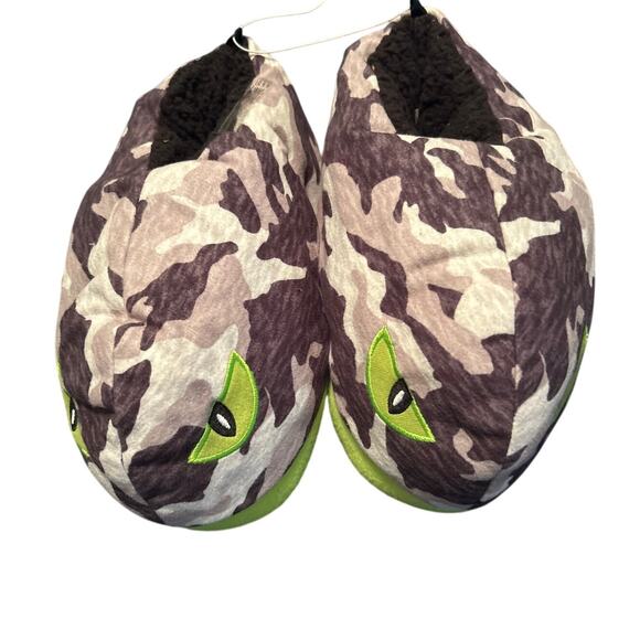 NWOT Old Navy Big Kid's Slippers Camo Monster Eyes Sherpa Lined Size XXL (5-6) - Picture 1 of 4